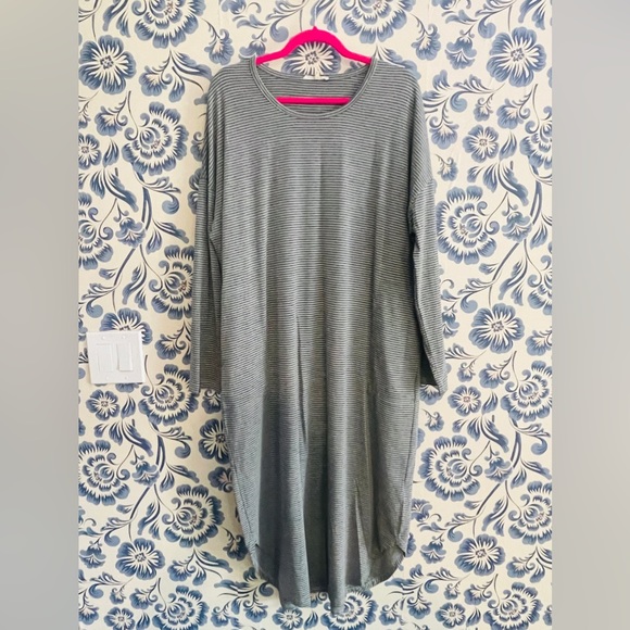 easel Dresses Euc Flattering Grey Stripe Stretchy Easel Midi Dress